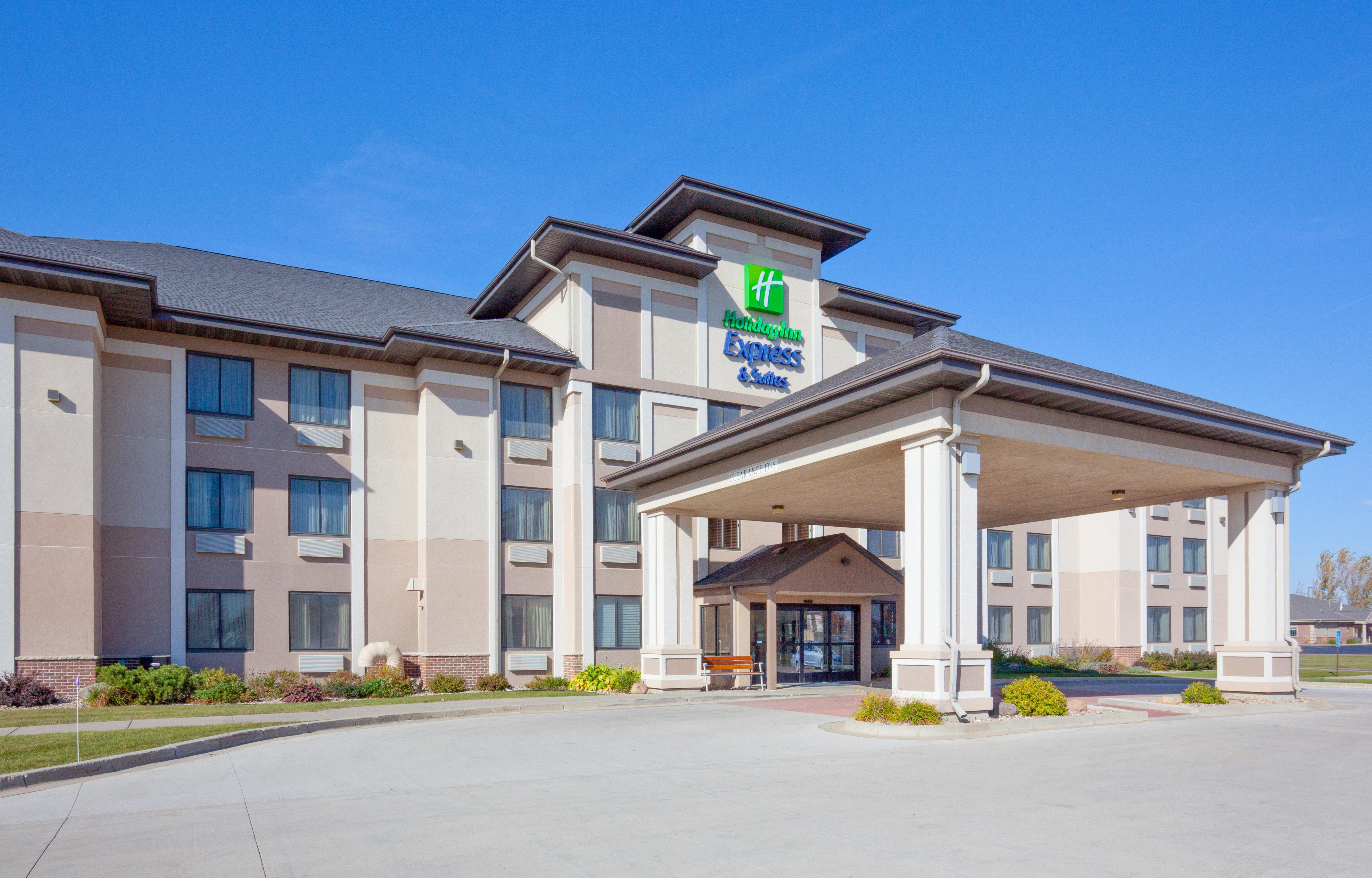 Holiday Inn Express & Suites - Worthington By Ihg Exterior foto