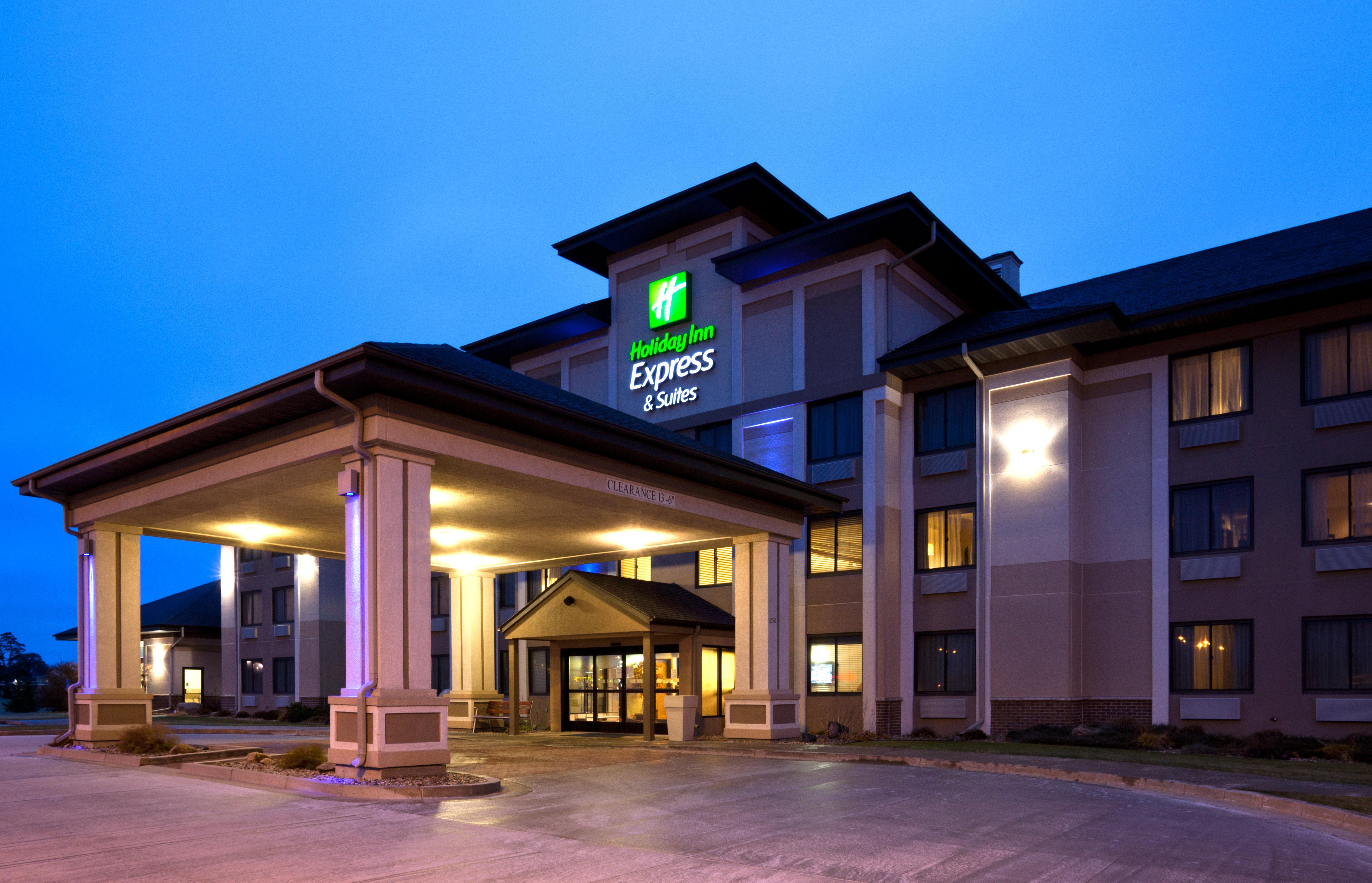 Holiday Inn Express & Suites - Worthington By Ihg Exterior foto